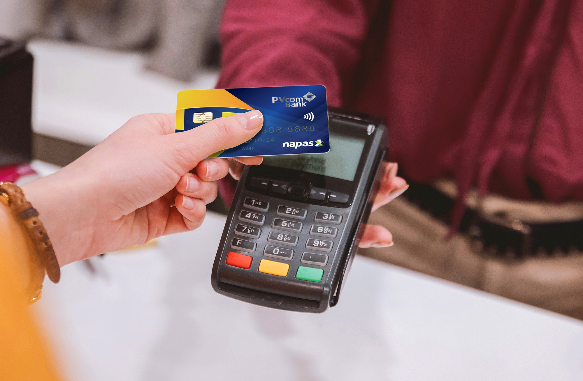 Thẻ từ ATM sẽ chính thức bị ngừng hỗ trợ vào ngày 31/12/2021: Đây là những điều cần lưu ý khi sử dụng thẻ ATM gắn chip - Ảnh 2.