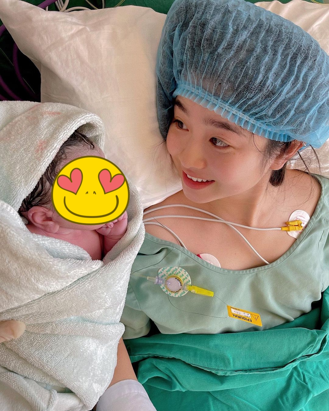 Nam Thương giữ vững phong độ mẹ bỉm sữa xinh nhất thiên hạ: Dăm ba cơn đau đẻ sao làm khó được cựu hot girl! - Ảnh 1. Nam Thương giữ vững phong độ mẹ bỉm sữa xinh nhất thiên hạ: Dăm ba cơn đau đẻ sao làm khó được cựu hot girl! - Ảnh 1.