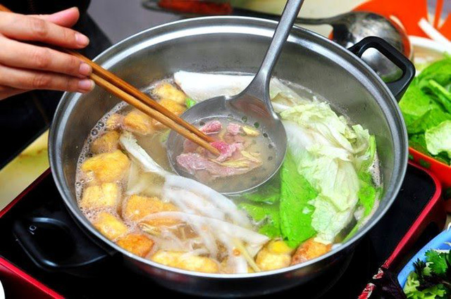 Những kiểu ăn lẩu cực kỳ độc hại mà 90% các gia đình Việt đều đang mắc phải, khiến dạ dày và thực quản bị tổn thương nghiêm trọng - Ảnh 3.