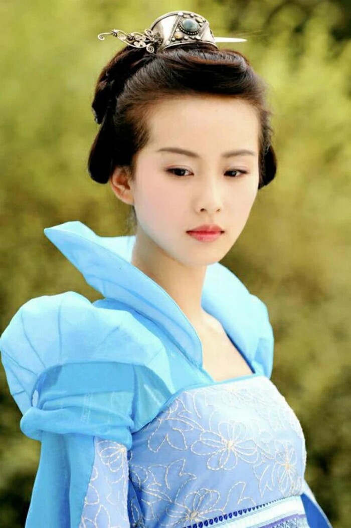 Сесилия лю. Сесилия лю 2023. Cát tiên актриса. Сесилия лю китайская актриса.