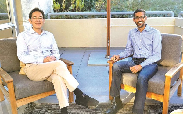Bức ảnh tỷ đ&ocirc;: Người thừa kế Samsung đ&agrave;m đạo c&ugrave;ng CEO Google, khẳng định mối quan hệ tốt đẹp khi từng gi&uacute;p nhau đấu lại Apple - Ảnh 1.