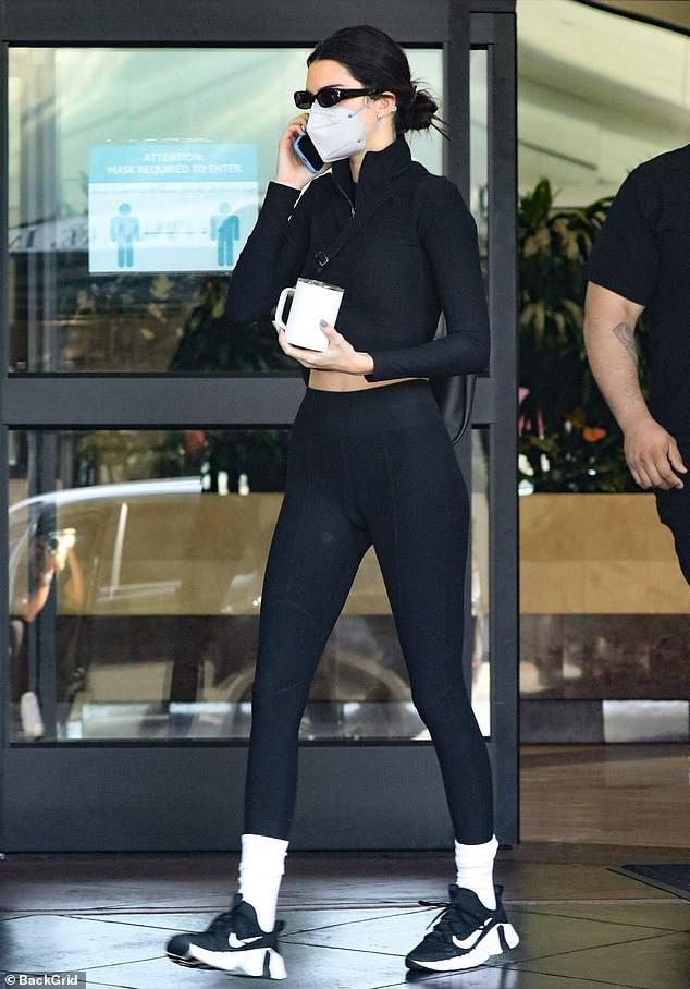 Lỗi tại chiếc quần mất nết của Kendall Jenner hay do góc chụp gây hiểu lầm? - Ảnh 3.