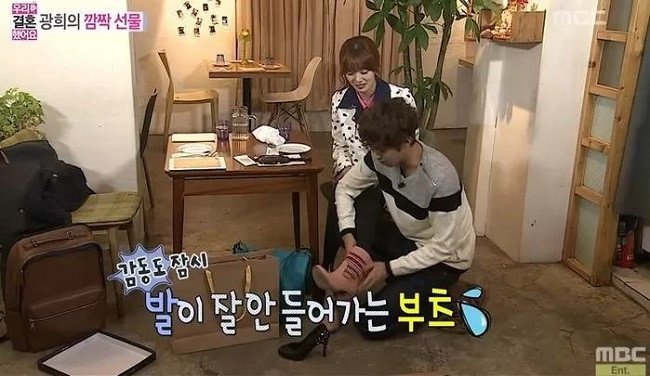 Nữ thần Kpop đình đám thế hệ 2 sau 6 năm vẫn giữ đôi bốt được chồng ảo tặng, mối quan hệ thực sự là sao đây? - Ảnh 5. Nữ thần Kpop đình đám thế hệ 2 sau 6 năm vẫn giữ đôi bốt được chồng ảo tặng, mối quan hệ thực sự là sao đây? - Ảnh 5.