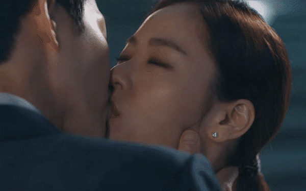6 nụ hôn ngọt nhất màn ảnh Hàn 2021: Song Hye Kyo vượt mặt Han So Hee về độ 19+ tới nơi - Ảnh 1.