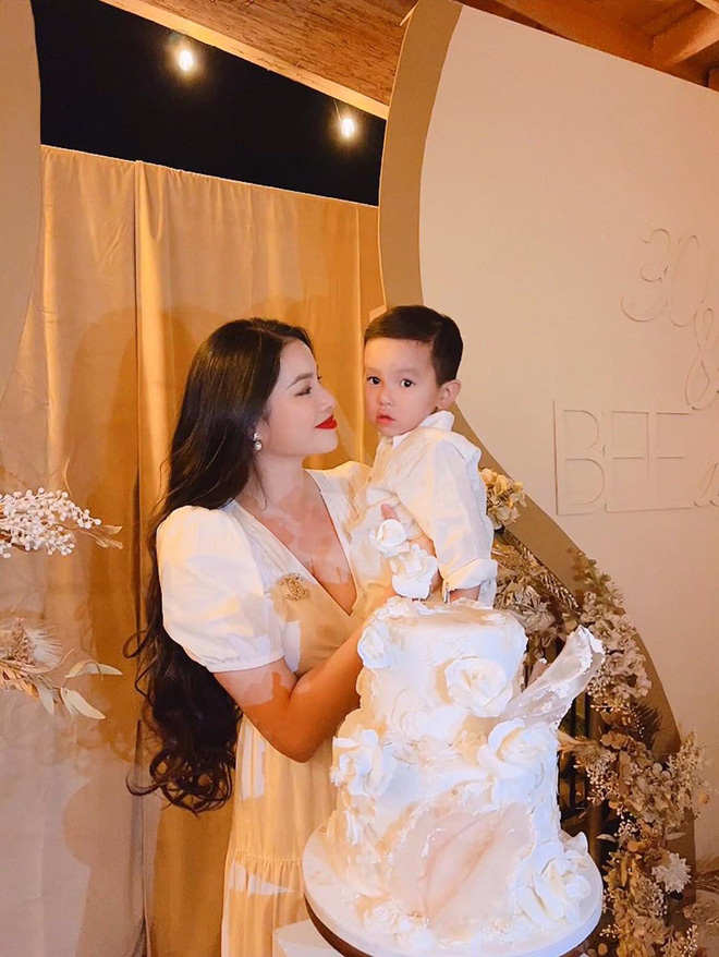 Phạm Hương make-up khoe cận nhan sắc mẹ bỉm 2 con nhưng netizen chỉ dán mắt vào bộ loa o ép bức thở - Ảnh 5. Phạm Hương make-up khoe cận nhan sắc mẹ bỉm 2 con nhưng netizen chỉ dán mắt vào bộ loa o ép bức thở - Ảnh 5.