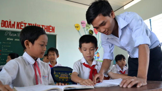 Có cần thiết phải bỏ khẩu hiệu Tiên học lễ, hậu học văn? - Ảnh 1.
