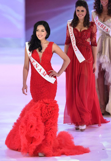 Fanpage Miss Universe Vietnam bị ném đá vì thiếu hiểu biết: Tâng bốc gà nhà, phủi bỏ công sức của 1 người đẹp? - Ảnh 5. Fanpage Miss Universe Vietnam bị ném đá vì thiếu hiểu biết: Tâng bốc gà nhà, phủi bỏ công sức của 1 người đẹp? - Ảnh 5.