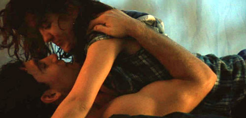 5 cặp đôi mê sex để rồi bỏ mạng trong phim kinh dị: Thần Thor Chris Hemsworth xanh mặt khi bạn gái bị xiên cực mạnh! - Ảnh 11.