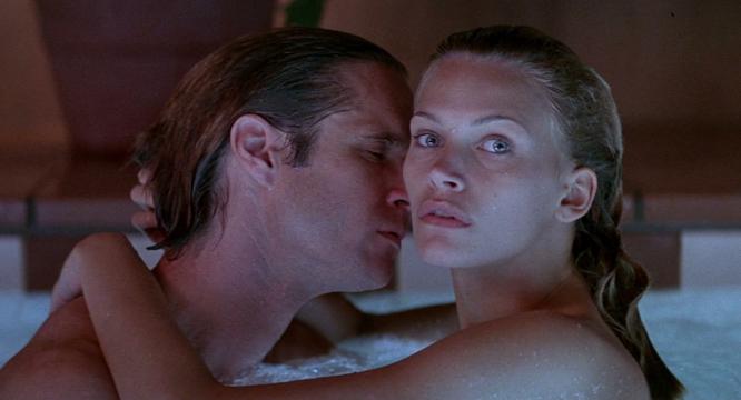 5 cặp đôi mê sex để rồi bỏ mạng trong phim kinh dị: Thần Thor Chris Hemsworth xanh mặt khi bạn gái bị xiên cực mạnh! - Ảnh 9. 5 cặp đôi mê sex để rồi bỏ mạng trong phim kinh dị: Thần Thor Chris Hemsworth xanh mặt khi bạn gái bị xiên cực mạnh! - Ảnh 9.