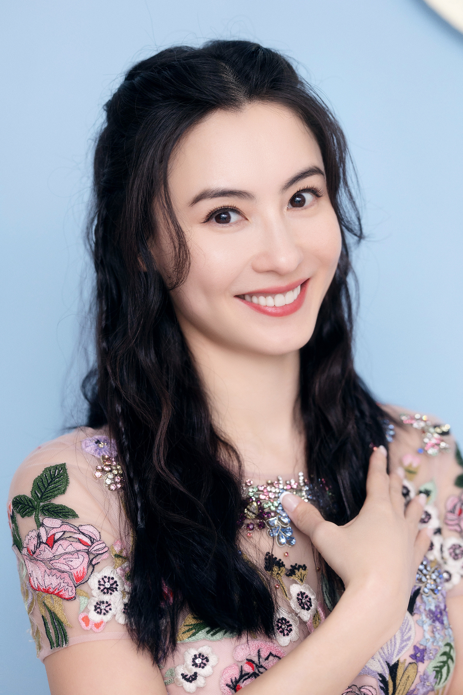 Trương Bá Chi: Bị xã hội đen đeo bám, sa đoạ với lối sống thác loạn và cuộc lột xác ngoạn mục khi thành mẹ đơn thân - Ảnh 14. Trương Bá Chi: Bị xã hội đen đeo bám, sa đoạ với lối sống thác loạn và cuộc lột xác ngoạn mục khi thành mẹ đơn thân - Ảnh 14.