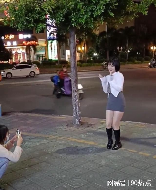 Bị người qua đường bóc phốt ăn gian ngoại hình lồ lộ, nữ streamer lên tiếng đính chính nhưng không ai tin - Ảnh 4. Bị người qua đường bóc phốt ăn gian ngoại hình lồ lộ, nữ streamer lên tiếng đính chính nhưng không ai tin - Ảnh 4.
