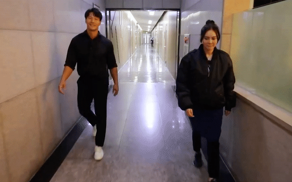 Cảnh bị cắt khỏi Running Man: Lan Ngọc dẫn Kim Jong Kook đi đ&acirc;u đ&acirc;y? - Ảnh 1.