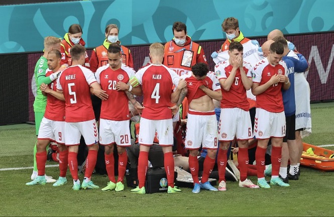 Khoảnh khắc xúc động ở gala QBV 2021: Đội trưởng Đan Mạch được các siêu sao vỗ tay tri ân suốt 30 giây vì hành động cứu mạng Eriksen - Ảnh 7. Khoảnh khắc xúc động ở gala QBV 2021: Đội trưởng Đan Mạch được các siêu sao vỗ tay tri ân suốt 30 giây vì hành động cứu mạng Eriksen - Ảnh 7.