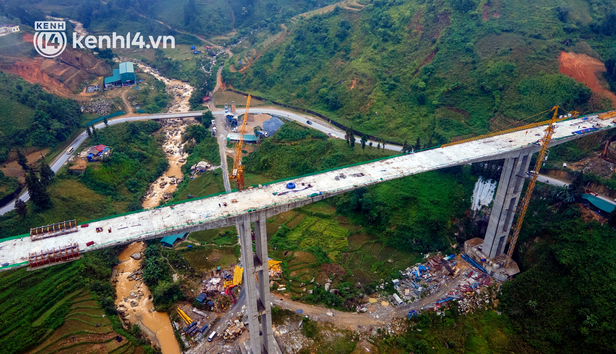 Ảnh: Cận cảnh c&acirc;y cầu cạn cao nhất Việt Nam đang bước v&agrave;o giai đoạn ho&agrave;n thiện - Ảnh 15.