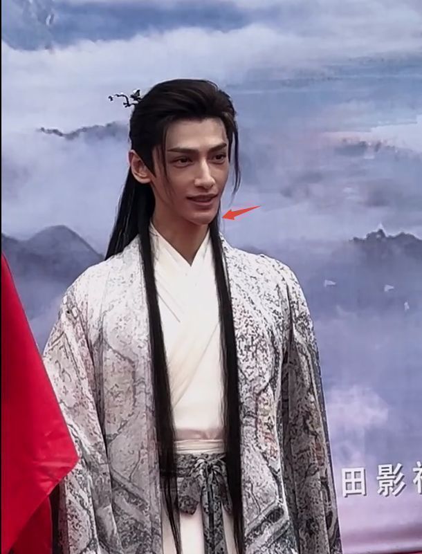 La V&acirc;n Hi k&eacute;m sắc thảm thương ở ảnh chưa qua chỉnh sửa, hốc mắt trũng s&acirc;u &aacute;m ảnh kh&aacute;c xa poster phim ti&ecirc;n kh&iacute; - Ảnh 5.