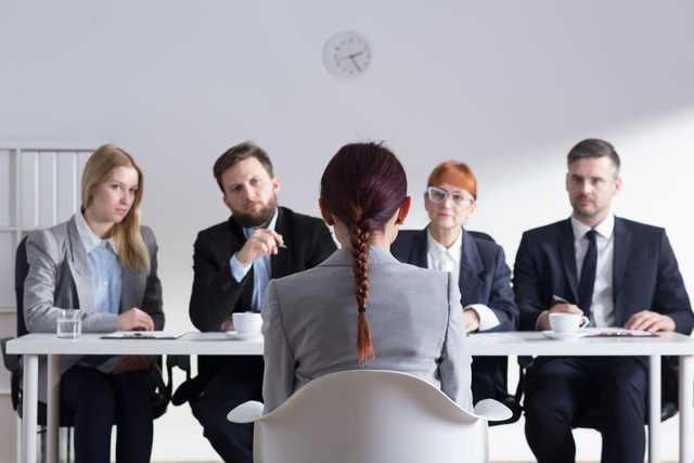 PV: Khách sạn chỉ còn 5 phòng nhưng có tới 6 lãnh đạo, bạn sẽ làm gì đầu tiên? - Nữ ứng viên trả lời THẬT THÀ ngoài mong đợi của tất cả, quản lý ấn tượng chốt ngay - Ảnh 1. PV: Khách sạn chỉ còn 5 phòng nhưng có tới 6 lãnh đạo, bạn sẽ làm gì đầu tiên? - Nữ ứng viên trả lời THẬT THÀ ngoài mong đợi của tất cả, quản lý ấn tượng chốt ngay - Ảnh 1.