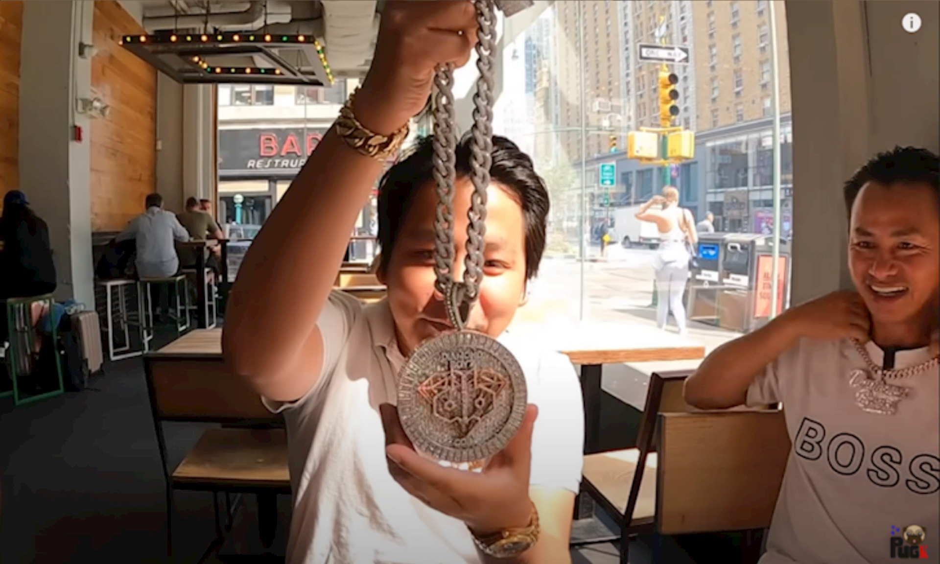 Giữa ồn &agrave;o Khoa Pug v&agrave; Johnny Đặng cạch mặt nhau, CĐM x&ocirc;n xao nghi vấn đ&acirc;y chỉ l&agrave; chi&ecirc;u ve sầu tho&aacute;t x&aacute;c để đ&aacute;nh lạc hướng nh&agrave; đầu tư? - Ảnh 5.