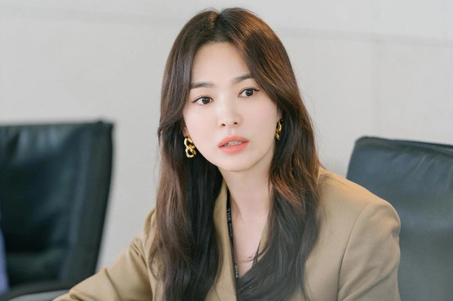 3 sao Hàn bắn ngoại ngữ không nên hồn trên phim: Song Hye Kyo còn đỡ hơn Lee Min Ho, trùm cuối oan quá đi thôi - Ảnh 1.