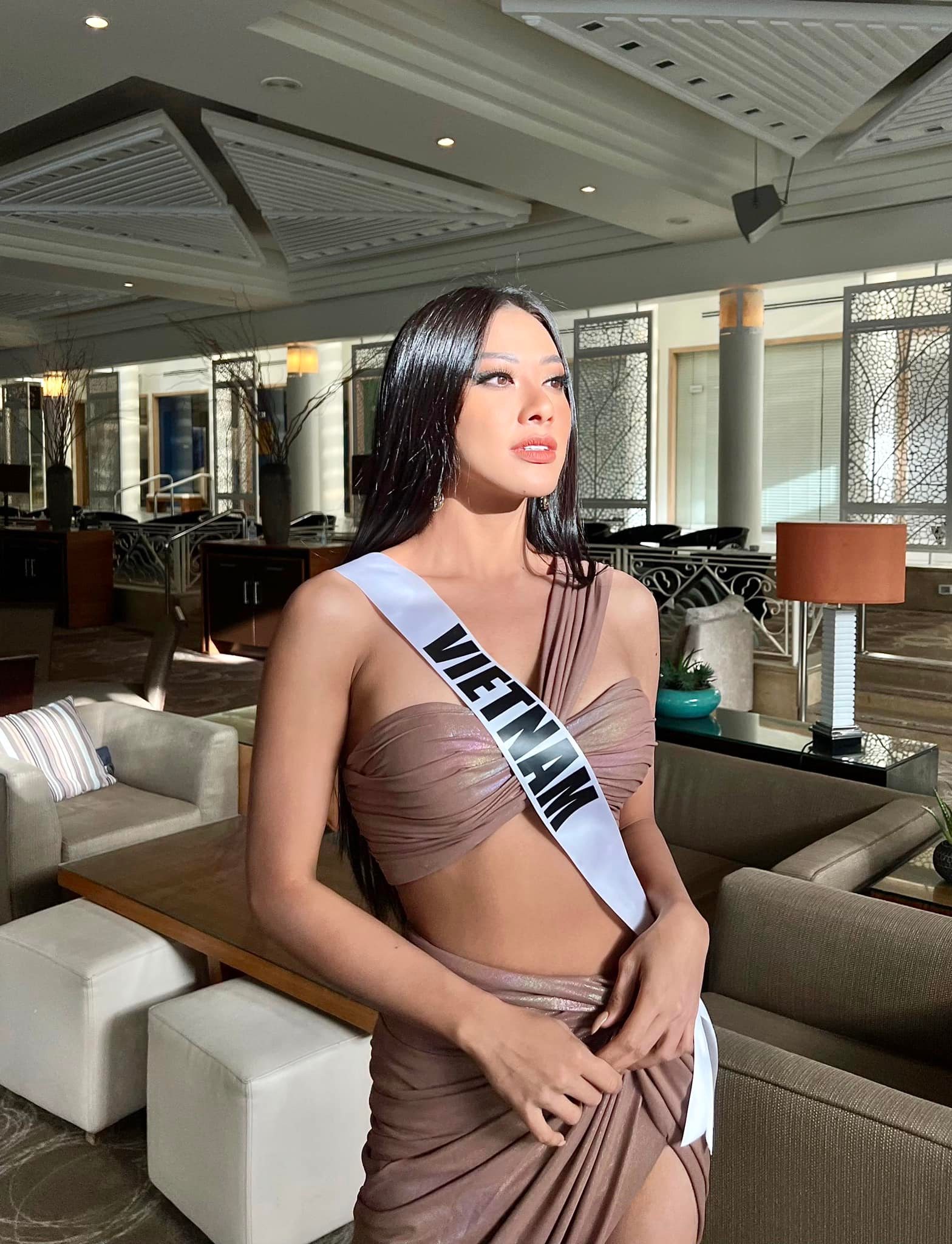 Phỏng vấn nóng Kim Duyên trước giờ G Bán kết Miss Universe: Tiết lộ chiến thuật vòng Quốc phục, nói gì về loạt tranh cãi? - Ảnh 2.