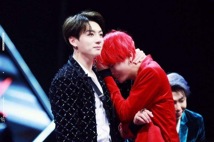 V&igrave; 1 c&acirc;u n&oacute;i m&agrave; V (BTS) bật kh&oacute;c nức nở, Jungkook c&oacute; h&agrave;nh động đặc biệt khiến fan nhớ m&atilde;i kh&ocirc;ng qu&ecirc;n - Ảnh 7.