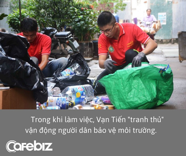 Tốt nghiệp Quản trị kinh doanh, chàng trai Sài Gòn rẽ ngang thu mua ve chai, thu nhập 70 triệu đồng/tháng - Ảnh 2.