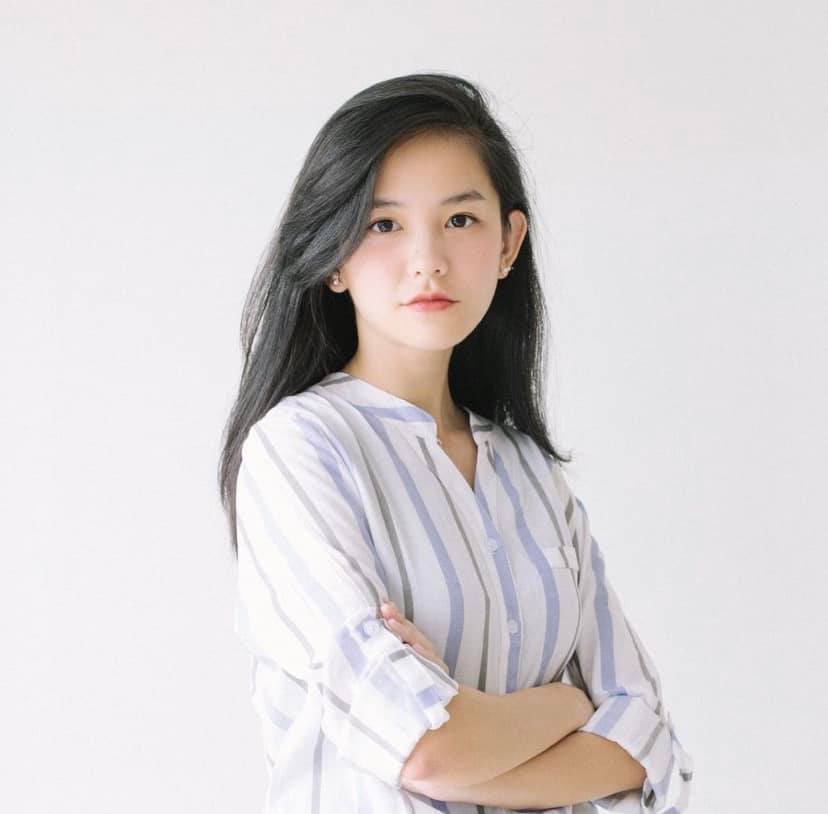 Nữ sinh 2 năm trước gây bão khi ngồi ghế thẩm phán với gương mặt non nớt: Tốt nghiệp trường danh giá, nhan sắc hiện tại gây bất ngờ! - Ảnh 3.