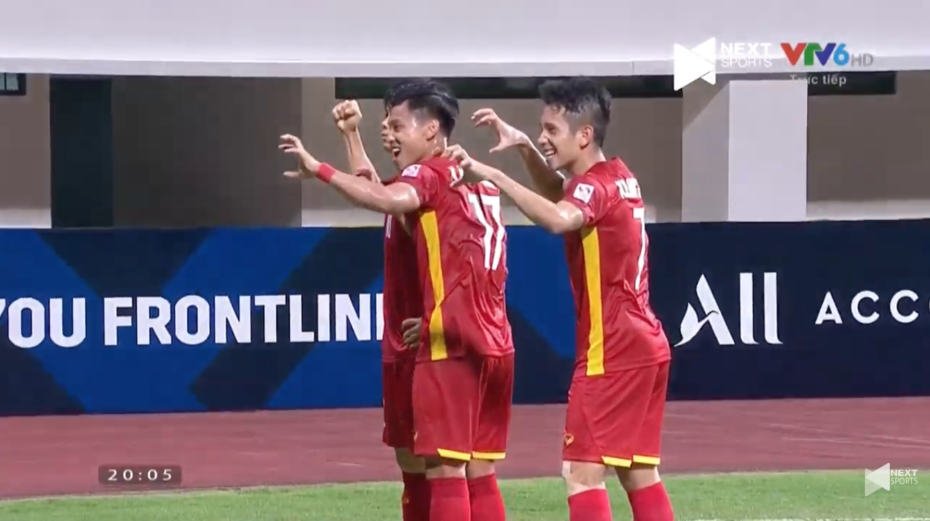 Công Phượng - Văn Thanh - Hồng Duy đồng loạt làm một hành động sau 2 lần xé lưới Malaysia: Ai bỏ lỡ khúc này uổng lắm nè! - Ảnh 1. Công Phượng - Văn Thanh - Hồng Duy đồng loạt làm một hành động sau 2 lần xé lưới Malaysia: Ai bỏ lỡ khúc này uổng lắm nè! - Ảnh 1.
