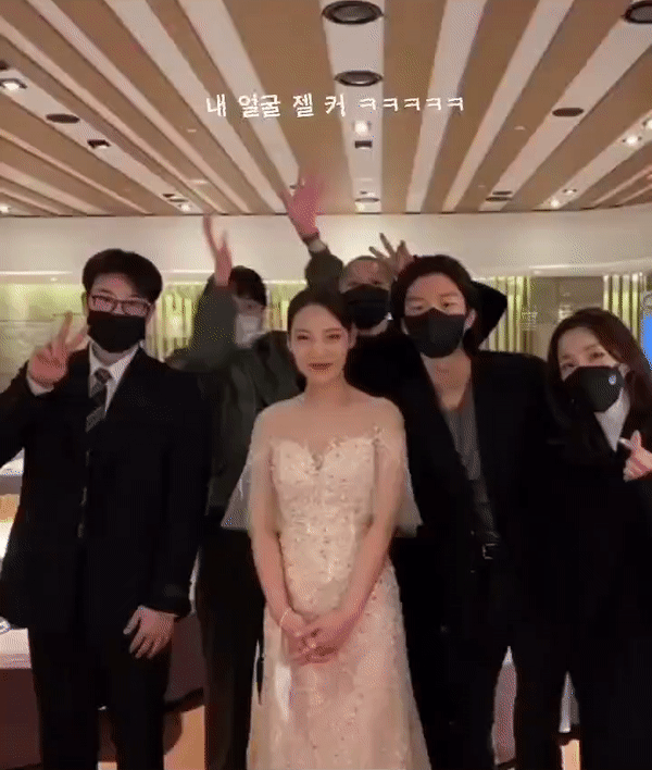 Loạt idol YG tụ họp tại đám cưới hoành tráng nhất hôm nay: Dara hack tuổi cực gắt vẫn chưa nổi bằng Mino đầu vàng chói lọi - Ảnh 2.