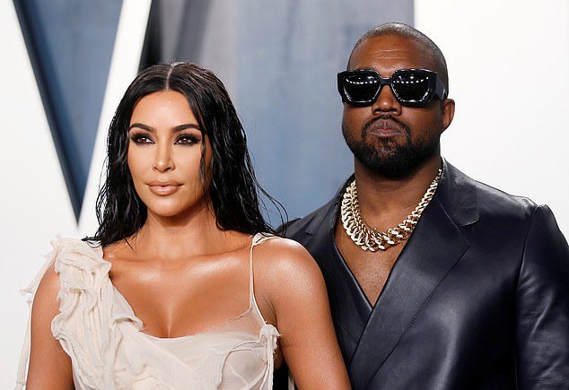 Kanye mặt dày níu kéo trước 70 nghìn người, vài tiếng sau Kim Kardashian đáp lại bằng động thái phũ đến ngỡ ngàng - Ảnh 1.