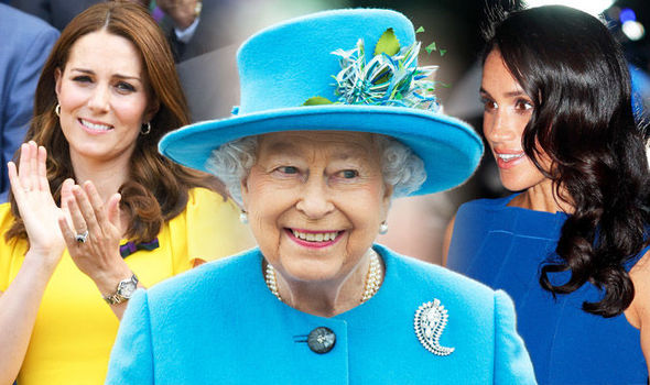 Công nương Kate và Meghan tặng quà Giáng sinh Nữ hoàng Anh với sự lựa chọn hoàn toàn khác biệt - Ảnh 2.