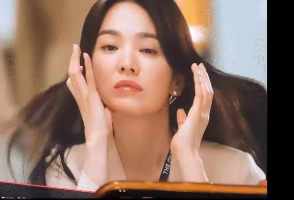 Cận cảnh visual Song Hye Kyo ở clip quay lén tại hậu trường phim, nhìn thế này ai còn dám chê chị già nữa! - Ảnh 3.