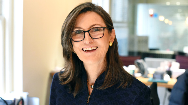 Cathie Wood - Nữ kiệt giới đầu tư, khiến đấng m&agrave;y r&acirc;u phải ki&ecirc;ng d&egrave; với lời tuy&ecirc;n bố h&ugrave;ng hồn: Ch&uacute;ng t&ocirc;i đi t&igrave;m những thứ SẼ th&agrave;nh c&ocirc;ng - Ảnh 5.