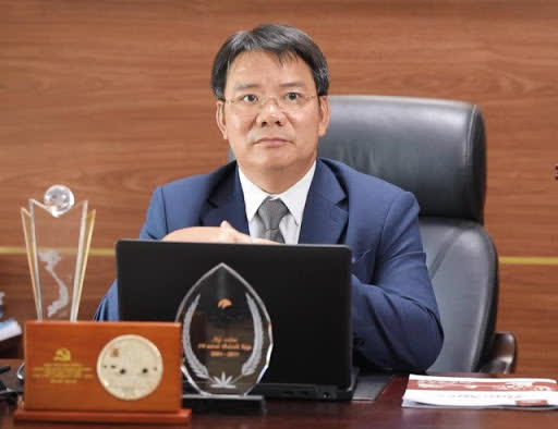 Chân dung vị sếp cực chịu chi, vừa tặng nữ ứng viên cổ phần tương đương 2,5 tỷ đồng: Từng thất bại không dưới 10 lần và hành trình vực lại thương hiệu nổi tiếng đang... ngắc ngoải - Ảnh 6. Chân dung vị sếp cực chịu chi, vừa tặng nữ ứng viên cổ phần tương đương 2,5 tỷ đồng: Từng thất bại không dưới 10 lần và hành trình vực lại thương hiệu nổi tiếng đang... ngắc ngoải - Ảnh 6.