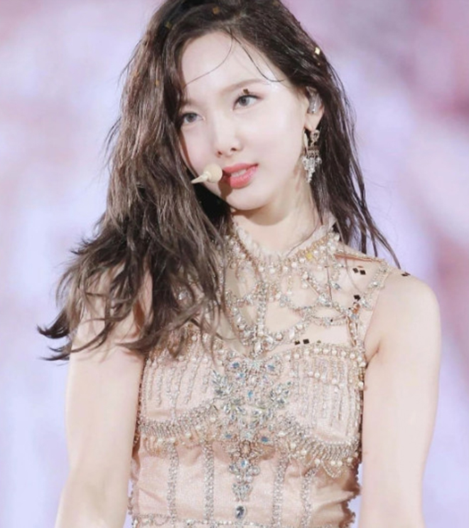 Nayeon (TWICE) bật khóc khi xem sân khấu biểu diễn của 1 nhóm tân binh, biết lý do lại càng xót xa - Ảnh 4.