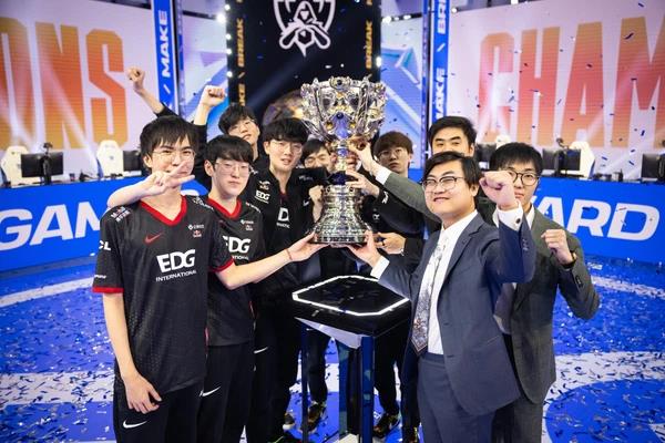 LPL All-Star Weekend 2021: SofM trắng tay ở các hạng mục lớn nhưng vẫn vớt vát MVP giao lưu bằng vị tướng quen thuộc - Ảnh 1.