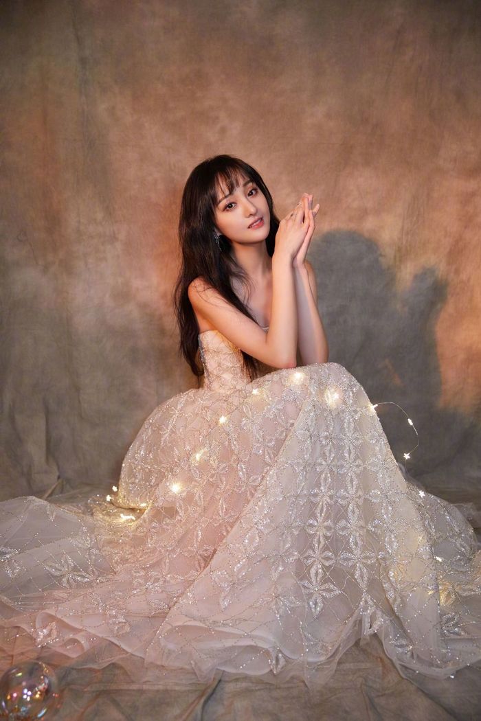 Đ&acirc;y mới l&agrave; mỹ nh&acirc;n được chấm v&agrave;o vai nữ ch&iacute;nh Hoa Thi&ecirc;n Cốt, nhan sắc v&agrave; t&agrave;i năng thế n&agrave;o m&agrave; kh&ocirc;ng c&oacute; cửa so với Triệu Lệ Dĩnh? - Ảnh 2.