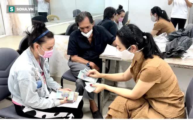 Trịnh Kim Chi: T&ocirc;i y&ecirc;n t&acirc;m khi thấy anh T&iacute;n đi l&agrave;m shipper, vợ anh ấy l&agrave;m gi&uacute;p việc - Ảnh 2.
