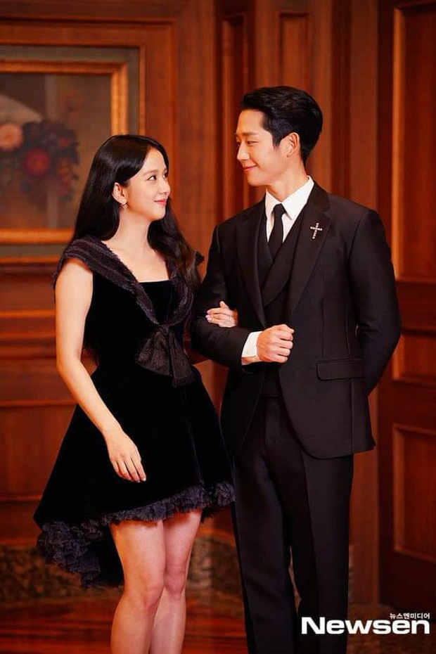 Đạo diễn Snowdrop lên tiếng về nghi vấn Jisoo (BLACKPINK) nhờ YG mua vai nữ chính: Hoá ra nữ idol bị “đe doạ”? - Ảnh 2. Đạo diễn Snowdrop lên tiếng về nghi vấn Jisoo (BLACKPINK) nhờ YG mua vai nữ chính: Hoá ra nữ idol bị “đe doạ”? - Ảnh 2.