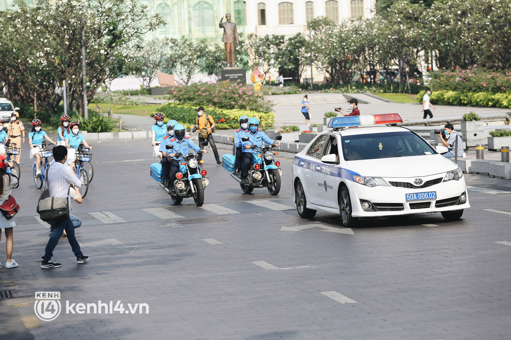 Xe đạp c&ocirc;ng cộng c&oacute; t&iacute;nh ph&iacute; ở TP.HCM ch&iacute;nh thức hoạt động: Bạn trẻ h&agrave;o hứng bỏ tiền thu&ecirc; đi dạo ngắm cảnh - Ảnh 5.