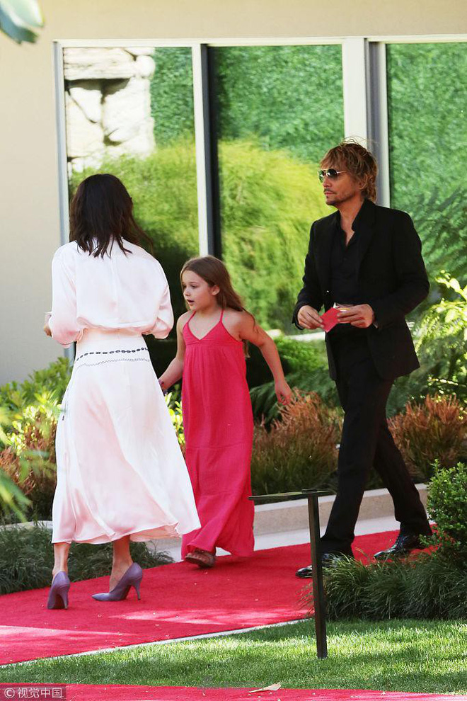 Thế nào là ngậm thìa vàng, hãy nhìn Harper Beckham: Sinh nhật có quà 3 tỷ, dự sự kiện, học như quý tộc, chơi với cả công chúa - Ảnh 30.