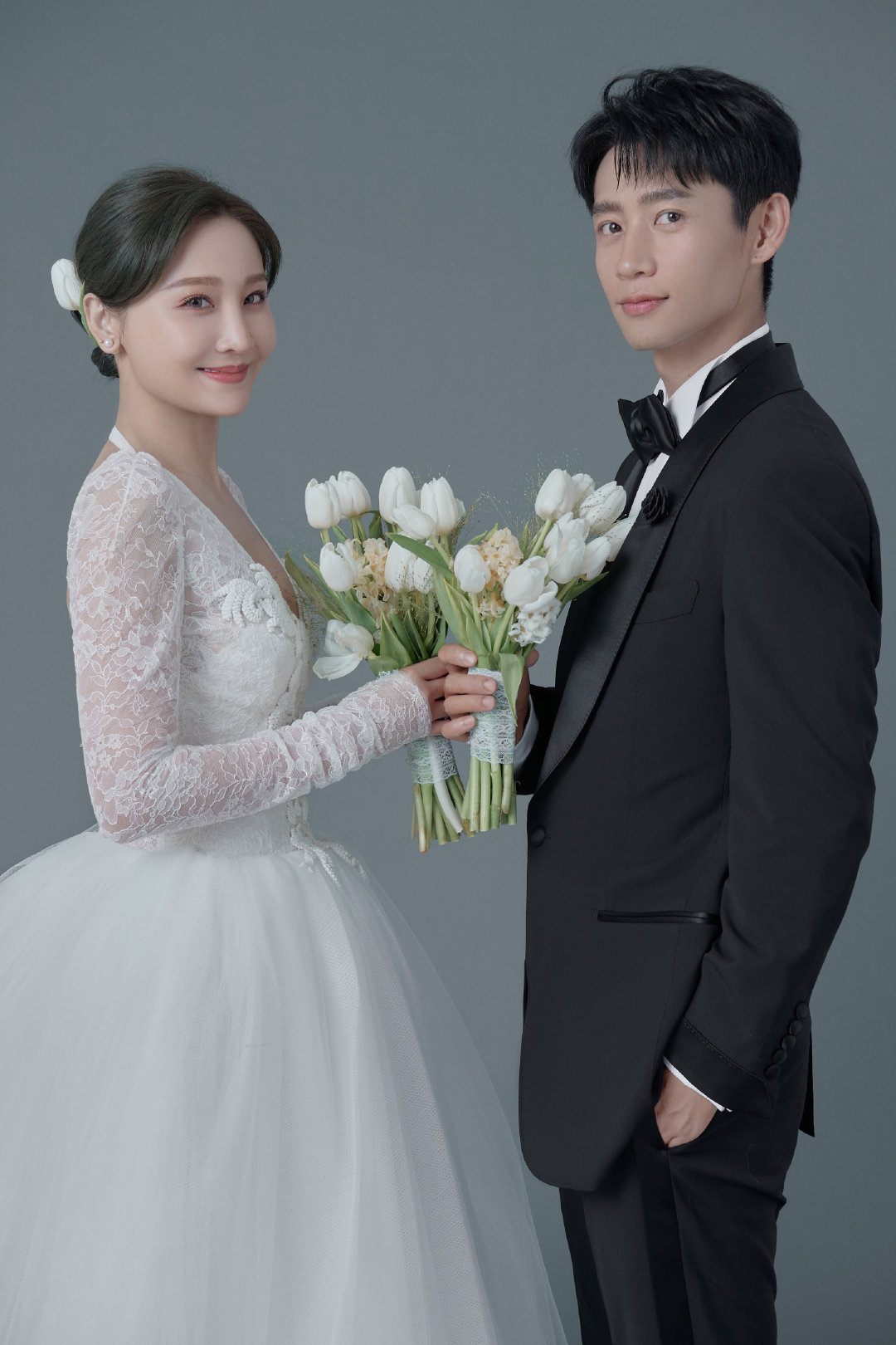 Cặp đôi đình đám showbiz lộ thiệp cưới trước ngày tổ chức hôn lễ, netizen ngóng chờ siêu đám cưới hoành tráng - Ảnh 3.