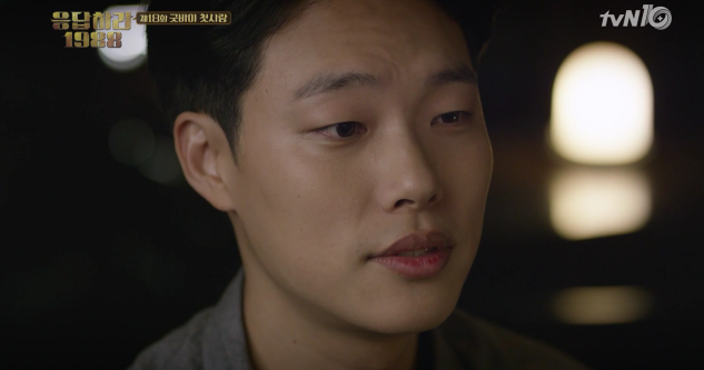 Duk Sun (Reply 1988) từng kh&oacute;c nức nở ở hậu trường một cảnh phim, h&oacute;a ra tự Hyeri cũng ship m&igrave;nh với mặt ch&oacute; - Ảnh 2.