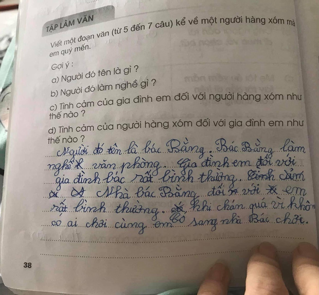 Học sinh tiểu học viết văn mi&ecirc;u tả người h&agrave;ng x&oacute;m khiến bố mẹ chỉ muốn độn thổ - Ảnh 1.