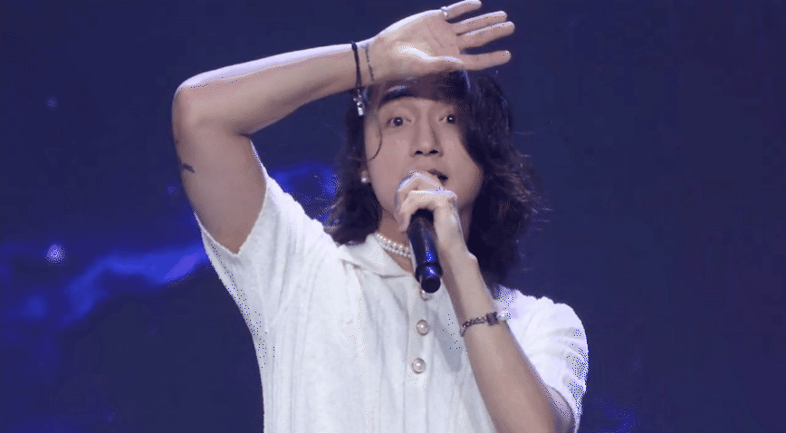 Tr&ugrave;m cuối ch&iacute;nh thức xuất hiện: Sơn T&ugrave;ng M-TP l&atilde;ng tử, trổ t&agrave;i piano đốn tim h&agrave;ng ngh&igrave;n fan tại Diana Super Show - Ảnh 22.