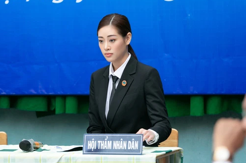 Hoa hậu Kh&aacute;nh V&acirc;n từng tham gia chương tr&igrave;nh ph&ograve;ng chống bạo lực học đường - Ảnh 4.