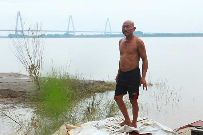 “Dị nhân” vớt hơn 600 thi thể trôi dạt, lập nghĩa địa của oan hồn sông nước giữa Hà Nội - Ảnh 2.
