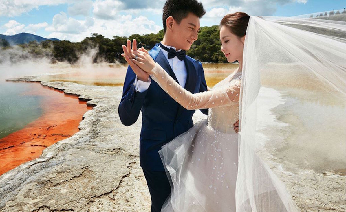 3 cặp đôi Hoa ngữ có kết buồn trên phim nhưng viên mãn ngoài đời: Đôi cuối mãi là huyền thoại! - Ảnh 7. 3 cặp đôi Hoa ngữ có kết buồn trên phim nhưng viên mãn ngoài đời: Đôi cuối mãi là huyền thoại! - Ảnh 7.