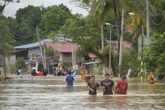 Hơn 21.000 người phải sơ tán vì lũ lụt nghiêm trọng ở Malaysia - Ảnh 6.