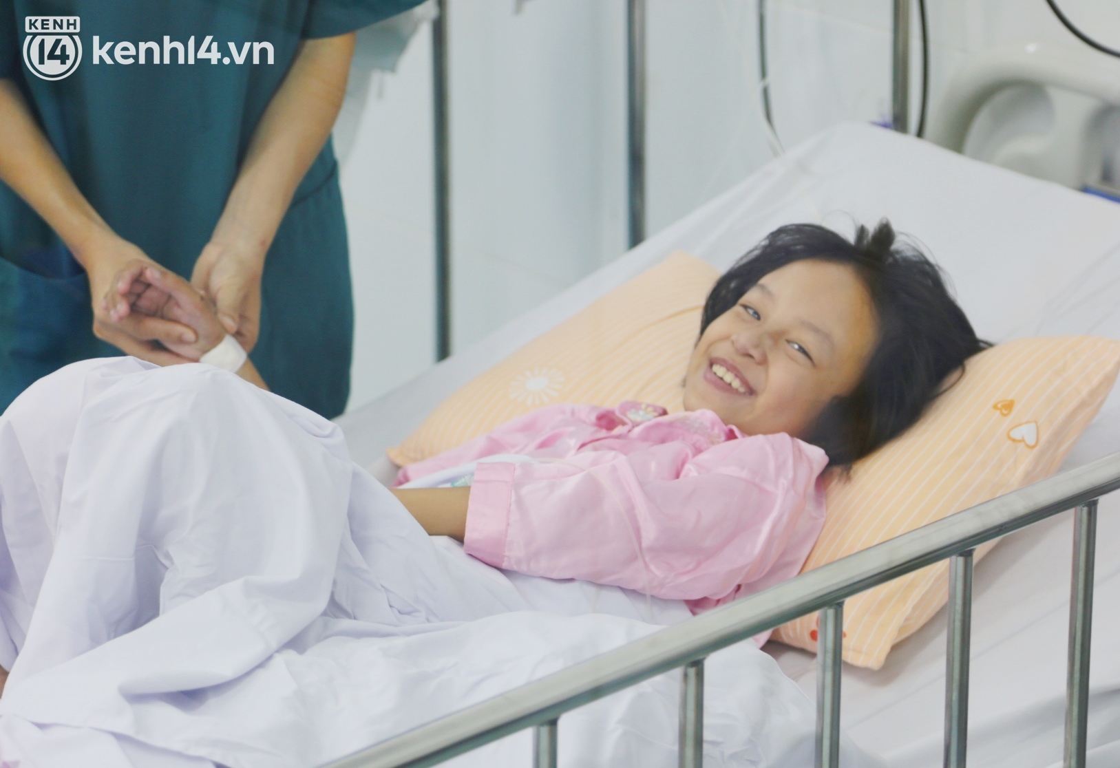 Một nửa hành trình của Gia Hân: Cô bé 7 tuổi hồi sinh từ lá gan của cha trong ca ghép 100% made in Vietnam - Ảnh 5. Một nửa hành trình của Gia Hân: Cô bé 7 tuổi hồi sinh từ lá gan của cha trong ca ghép 100% made in Vietnam - Ảnh 5.