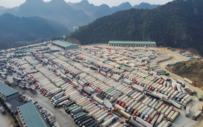 Gần 4.600 xe hàng và 9.000 người “mắc kẹt” tại các cửa khẩu Lạng Sơn, Đại sứ quán Trung Quốc nói gì? - Ảnh 1.